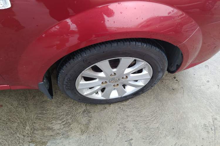 Used Buick Excelle 2013 1.5L Automatic Luxury Model Right Front Wheel Hub