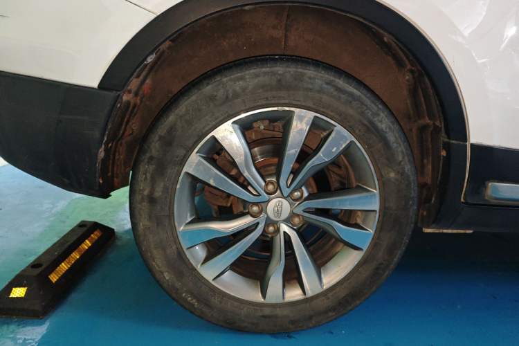 Used Geely Auto Emgrand X7 Sport 2016 1.8TD Automatic Smart Model Right Rear Wheel Hub