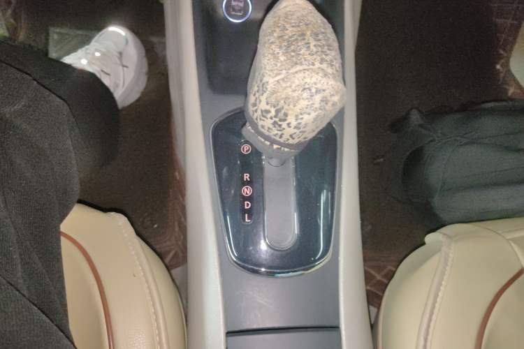 Used Nissan Tiida 2011 1.6L CVT Smart Version Gear Lever