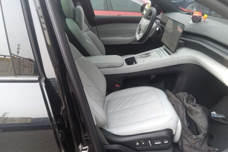 Used Nio ES6 2025 100 kWh Right Front Seat
