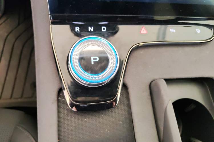 Used VOYAH PASSION 2024 PHEV Four-Wheel Drive Ultra-Long Range Flagship Model Gear Lever