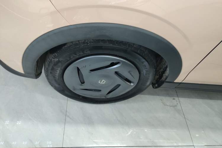 Used Leapmotor T03 2023 200 Lite Edition Left Front Wheel Hub