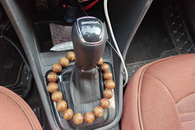 Used Skoda Rapid Spaceback 2016 Revised Version 1.6L Automatic Front-Drive Edition Gear Lever