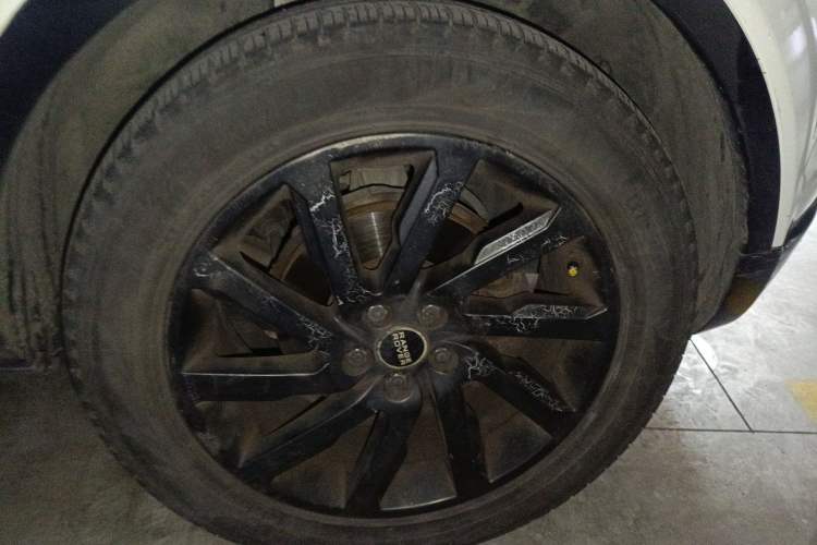 Used Land Rover Range Evoque 2013 2.0T 5-Door Yaozhen Edition Right Front Wheel Hub