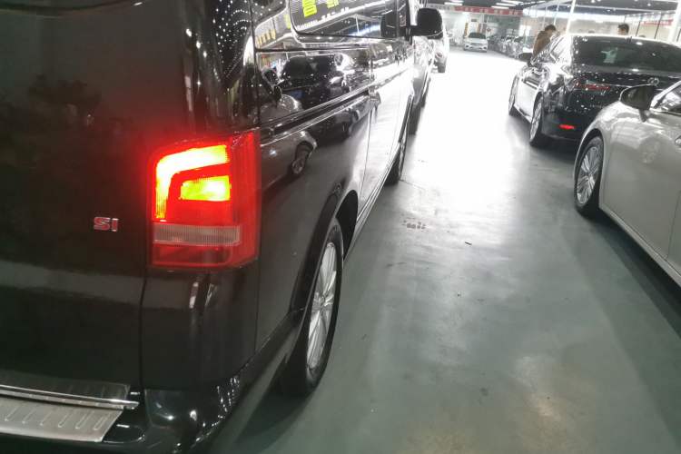 Used Volkswagen Multivan 2012 2.0 TSI Two-Wheel-Drive Luxury Edition
