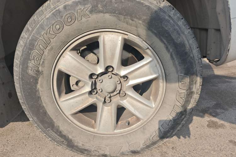 Used Isuzu JLM 2016 2.8T Two-Wheel Drive Luxury Version JE493ZLQ4CA Right Front Wheel Hub