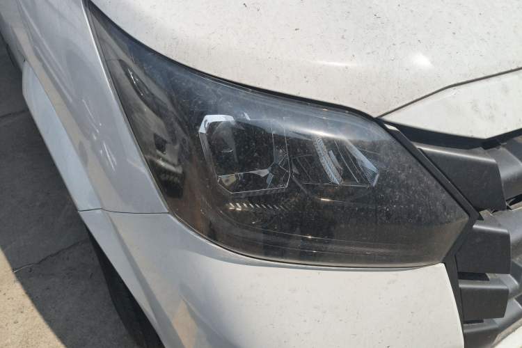 Used Foton Toano 2024 Tuyano Pro Van 2.0T Manual Rear-Drive Long Wheelbase Mid-Roof Design Single Rear Tire 3-Seater