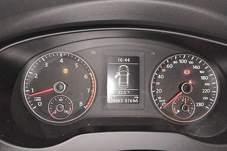 Used Volkswagen Sagitar 2012 1.4TSI Manual Luxury Model Instrument Cluster