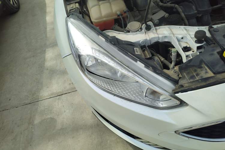 Used Ford Focus 2017 Hatchback 1.6L Manual Comfort Plus SmartDrive Edition Right Front Headlight