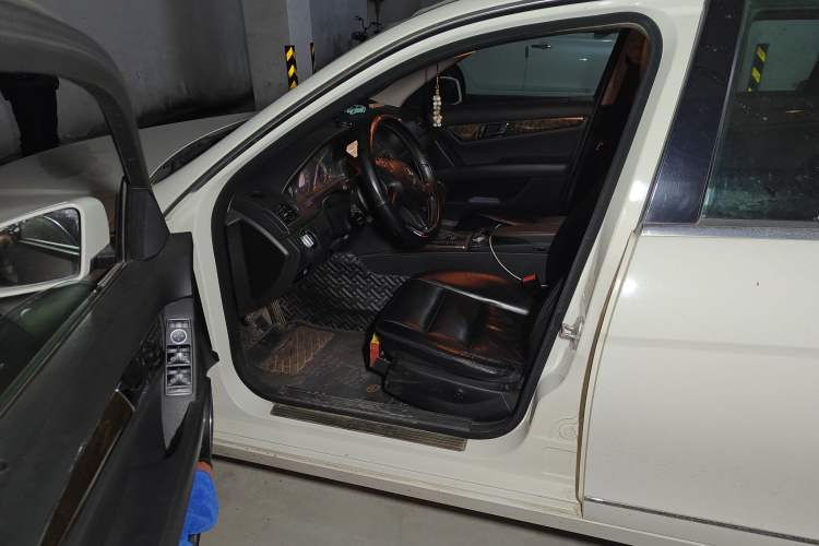 Used Mercedes-Benz C-Class 2010 C 200 CGI Fashion Model
