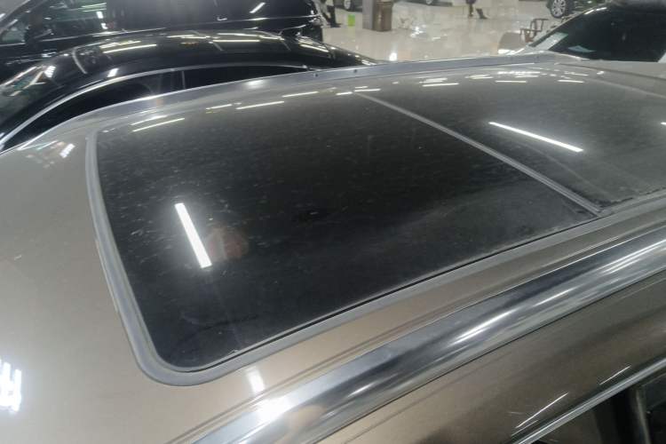 Used Buick Envision 2018 20T Two-Wheel-Drive Elite Model Roof