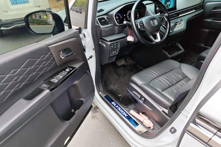 Used Honda Elysion 2024 2.0L eHEV Luxury Edition