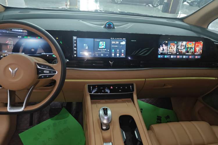 Used VOYAH Dream 2024 PHEV Extended-Range Premium Edition Audio And AC Panel