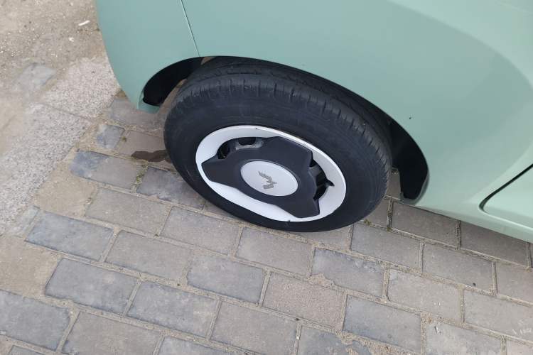 Used Wuling Hongguang MINIEV 2022 Macaron Premium Model – Lithium Iron Phosphate Right Rear Wheel Hub