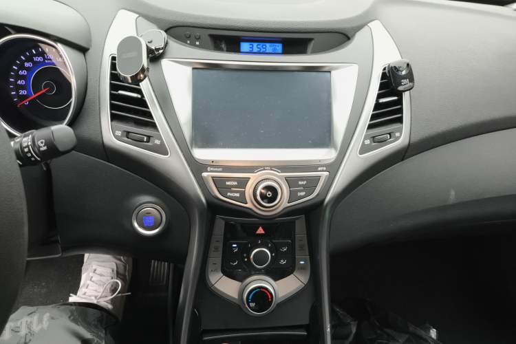 Used Hyundai Elantra (5th Generation / Langdong) 2015 1.6L Automatic Leading Model Audio And AC Panel