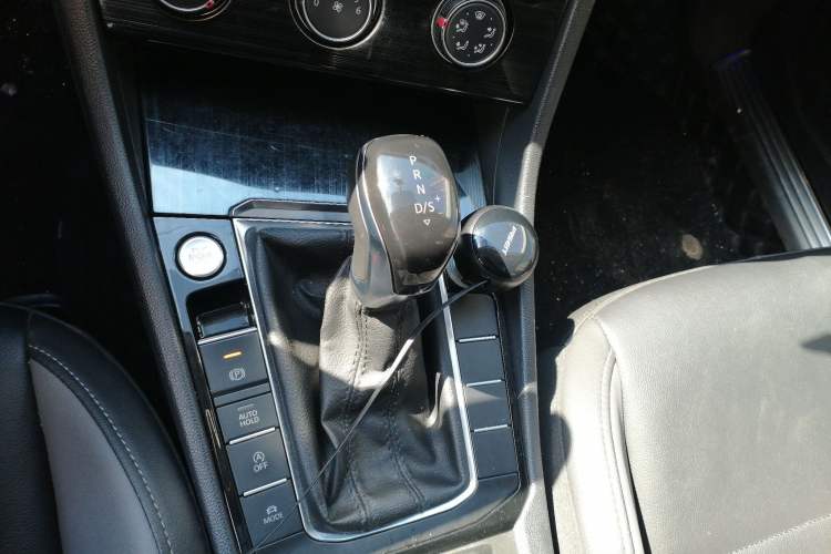 Used Volkswagen Sagitar 2019 200TSI DSG Comfort Version China VI Standard Gear Lever