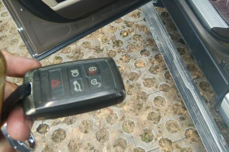 Used Land Rover Range 2016 3.0 SC V6 Vogue Vehicle Key