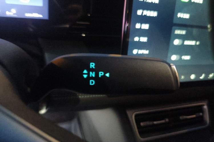 Used BYD Qin L 2025 EV 545KM Cloud Suspension Edition Gear Lever