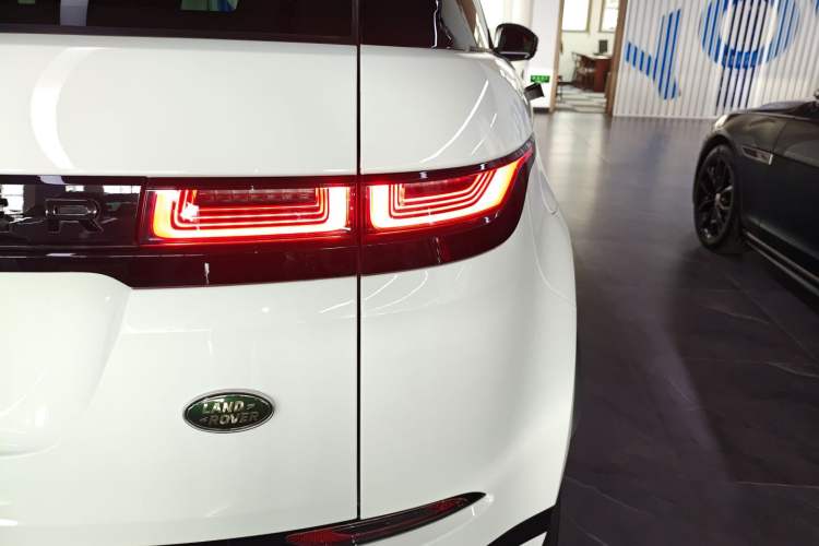 Used Land Rover Range Evoque 2020 249 PS R-DYNAMIC S Blackened Sport Technology Edition
