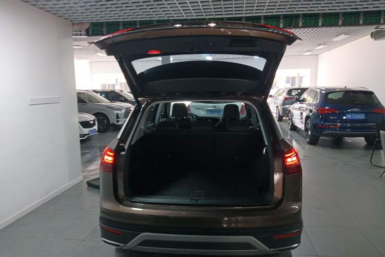 Used Volkswagen Tayron 2022 330TSI Two-Wheel Drive Luxury Smart Connectivity Version Trunk