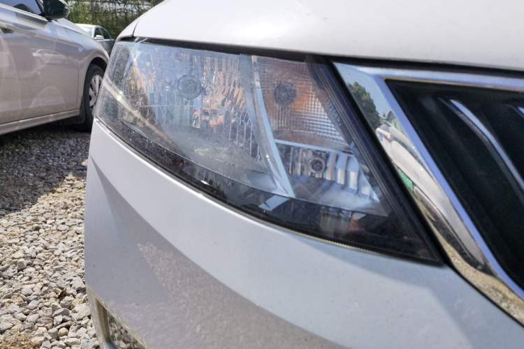 Used Skoda Rapid 2019 1.5L Automatic Comfort Edition China VI Standard Right Front Headlight