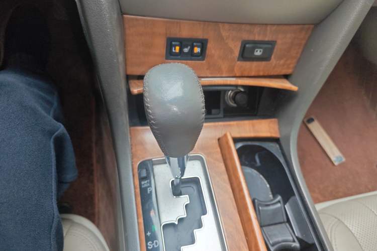 Used Toyota Camry 2009 240G Luxury Edition Gear Lever