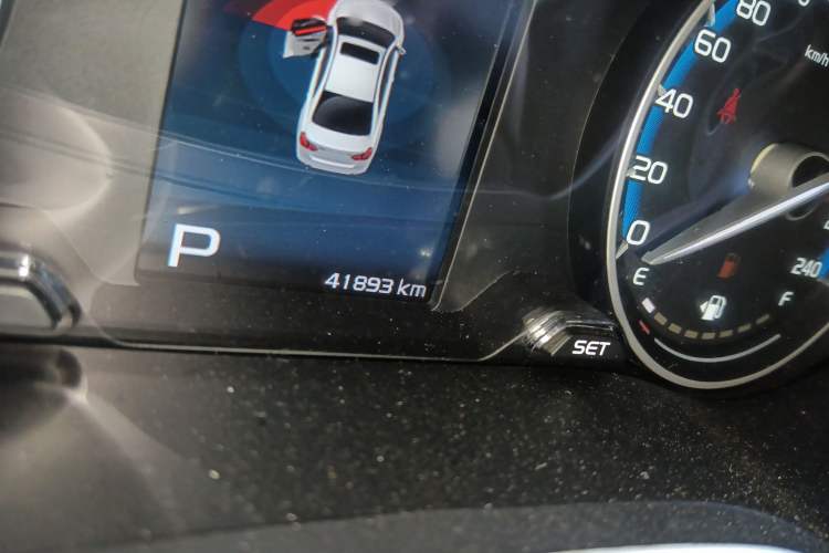 Used Geely Auto Emgrand 2019 Leading Edition 1.5L CVT Luxury Model China VI Standard Odometer Close Up