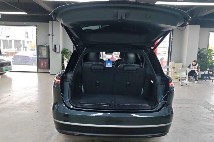 Used Nio ES8 2024 100kWh Signature Edition Trunk