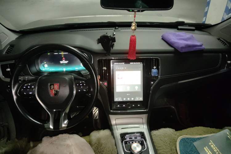 Used Roewe RX5 New Energy 2017 ERX5 EV400 Electric Internet Supreme Edition Audio And AC Panel