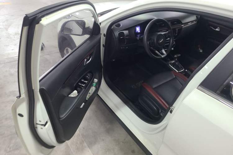 Used Kia KX Cross 2017 1.4L AT GLS