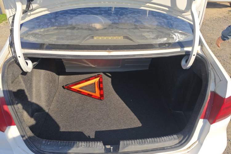 Used Volkswagen Santana 2013 1.6L Manual Fashion Edition Trunk