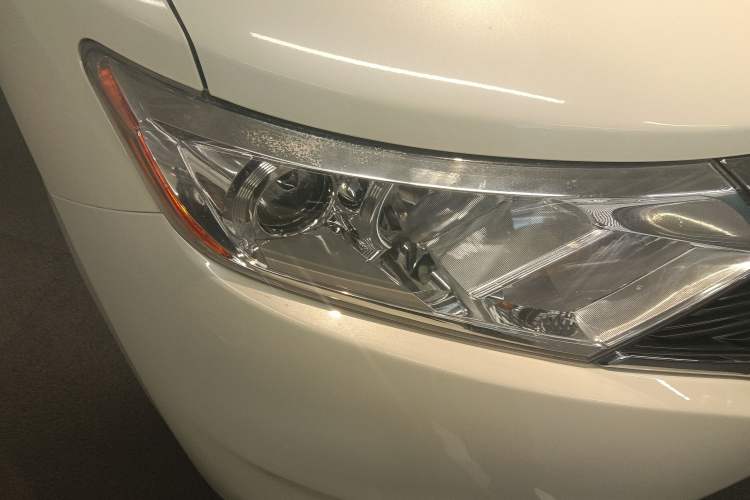 Used Nissan Quest 2015 3.5L SL Right Front Headlight