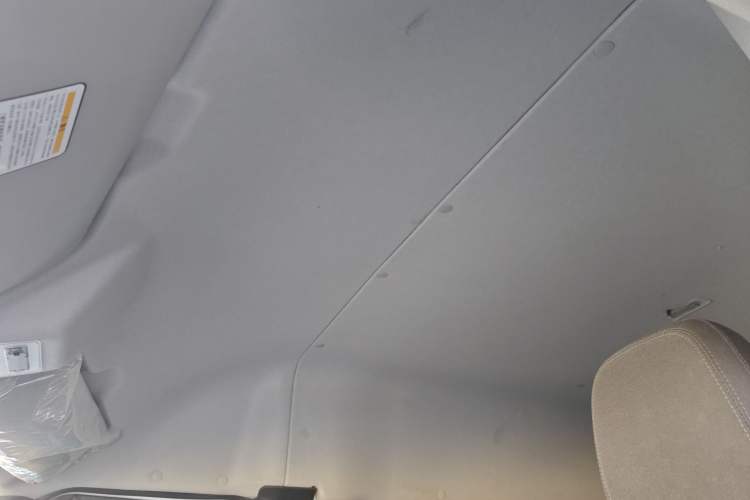 Used JMC Fushun 2023 2.0T Automatic Short-Wheelbase Mid-Top Commercial Multi-Purpose 6-Seater Passenger Vehicle