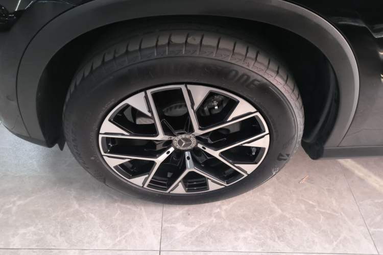 Used Mercedes-Benz GLC 2023 Facelift GLC 260 L 4MATIC Dynamic Version 5 Seats Left Front Wheel Hub