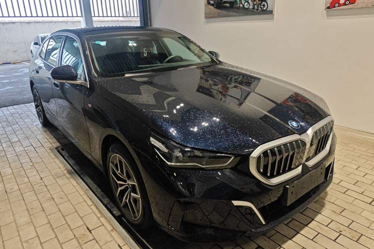 Used BMW i5 2024 eDrive 35L Luxury Model with M Sport Package
