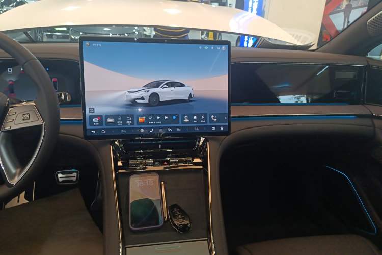 Used Denza Z9 2024 1100 km All-Wheel-Drive Ultra Version
