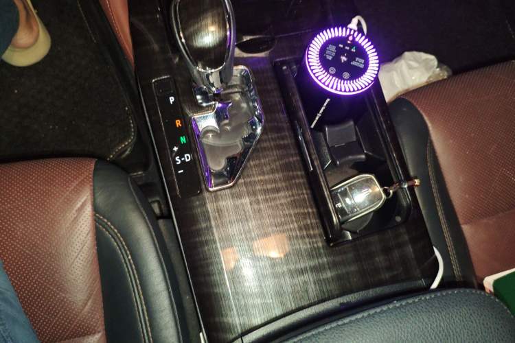 Used Toyota Crown 2015 2.0T Fashion Edition
