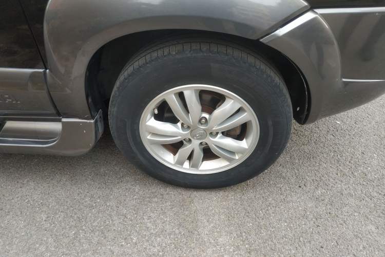 Used Hyundai Tucson 2009 2.0L Automatic Two-Wheel Drive with Sunroof