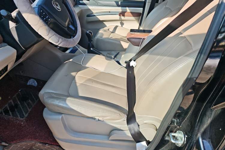 Used FORTHING Lingzhi 2019 M5L 1.6L 7-Seater Luxury Model China VI Standard Left Front Seat