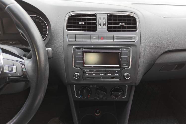 Used Volkswagen Polo 2016 1.6L Automatic Comfort Model Audio And AC Panel