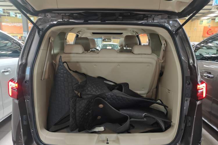 Used Buick GL8 2023 Facelifted Land Cruiser Executive Luxury Version