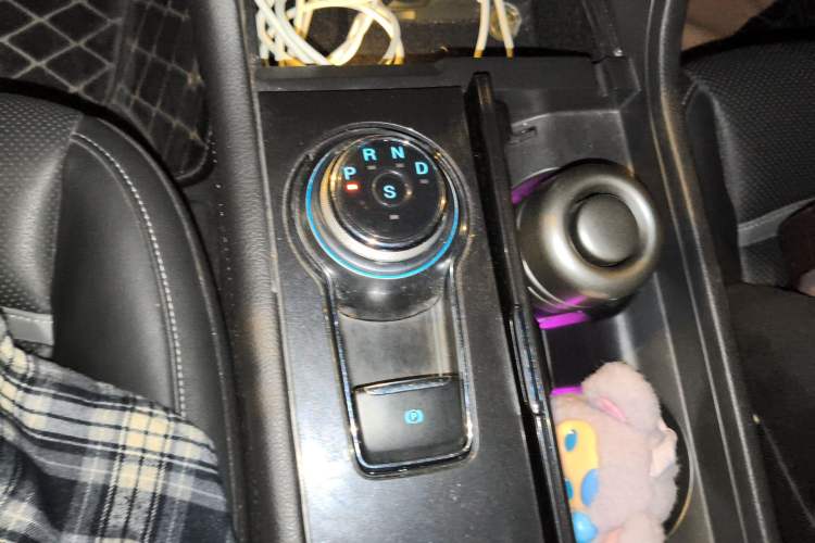 Used Ford Taurus 2017 EcoBoost 245 Luxury Model Gear Lever