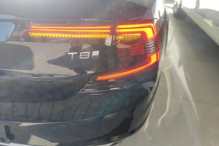 Used Volvo S90 New Energy 2025 Plug-in Hybrid Four-Wheel Drive Long-Range Zhiyi Luxury Edition Right Rear Taillight