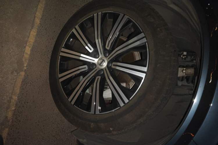 Used Volvo XC90 2022 B5 Smart Drive Luxury Edition 5 Seats Right Front Wheel Hub