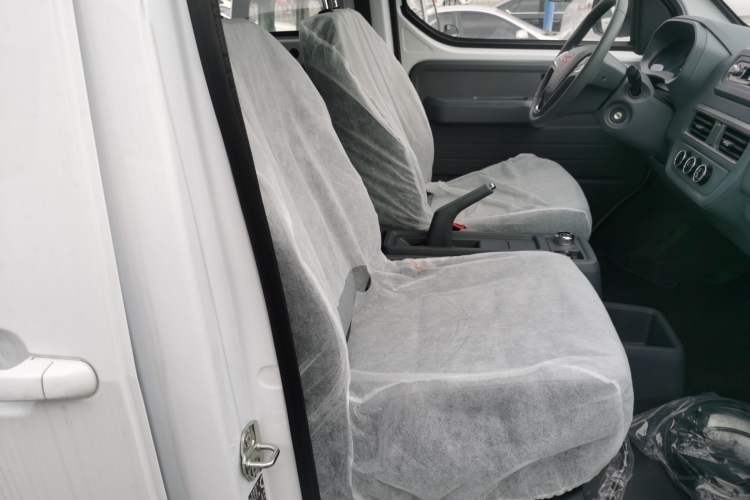 Used Wuling Yangguang 2025 Model 400km Bus Edition—Comfort Edition