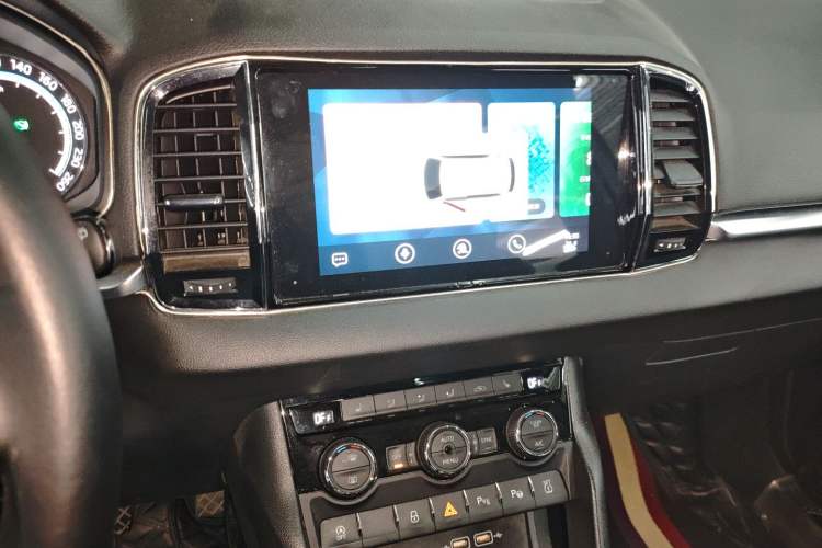 Used Skoda Karoq 2021 TSI280 Luxury Edition Audio And AC Panel