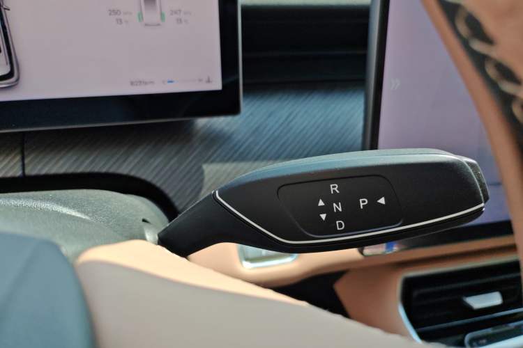 Used Chery Tiggo 8 L 2025 Model 2.0T Two-Wheel Drive Changhong Edition—5 Seaters