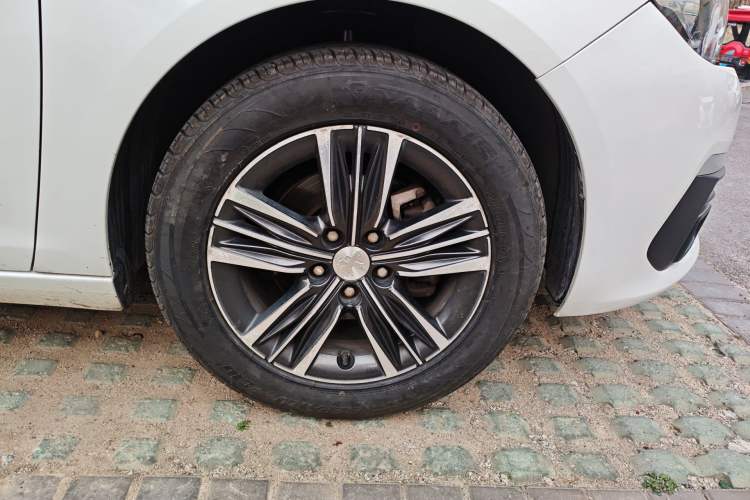 Used Peugeot 308 2016 1.6L Manual Fashion Edition
