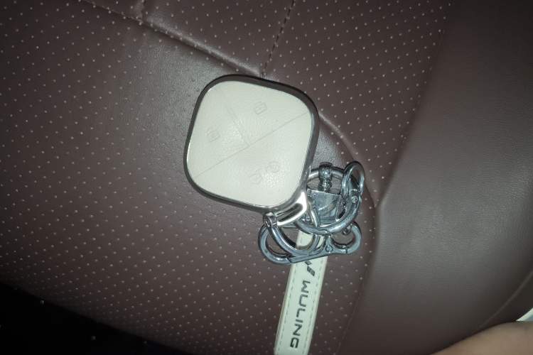 Used Wuling Bingo 2025 333 km Lingxi Connected Version Vehicle Key