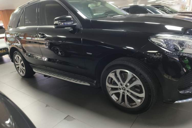 Used Mercedes-Benz GLE 2018 GLE 320 4MATIC Dynamic Edition Collector's Edition Right Side